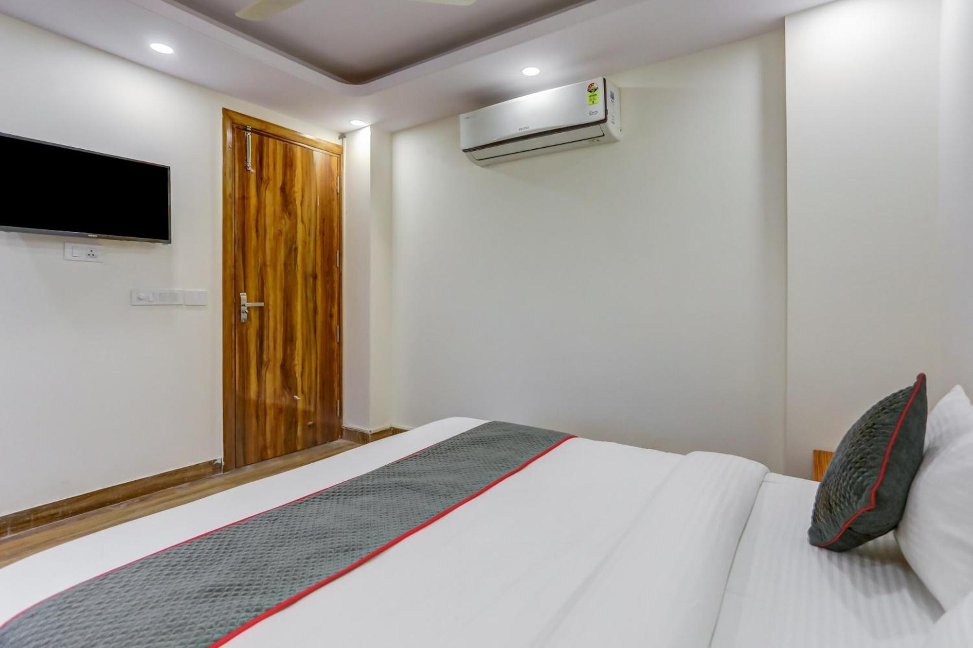 Collection O The Doors Near Appu Ghar Hotel คูร์เคาน์ ภายนอก รูปภาพ