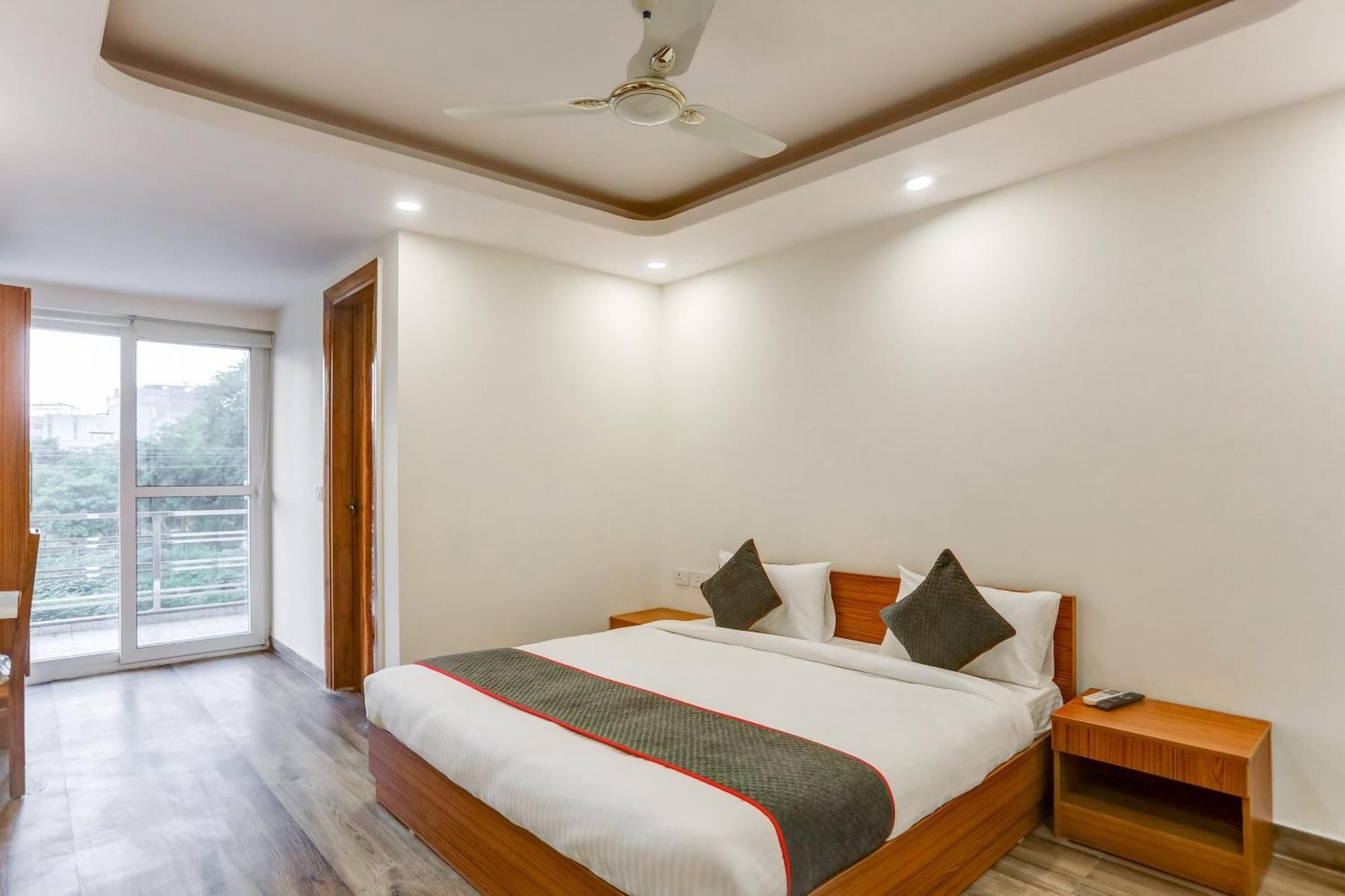 Collection O The Doors Near Appu Ghar Hotel คูร์เคาน์ ภายนอก รูปภาพ