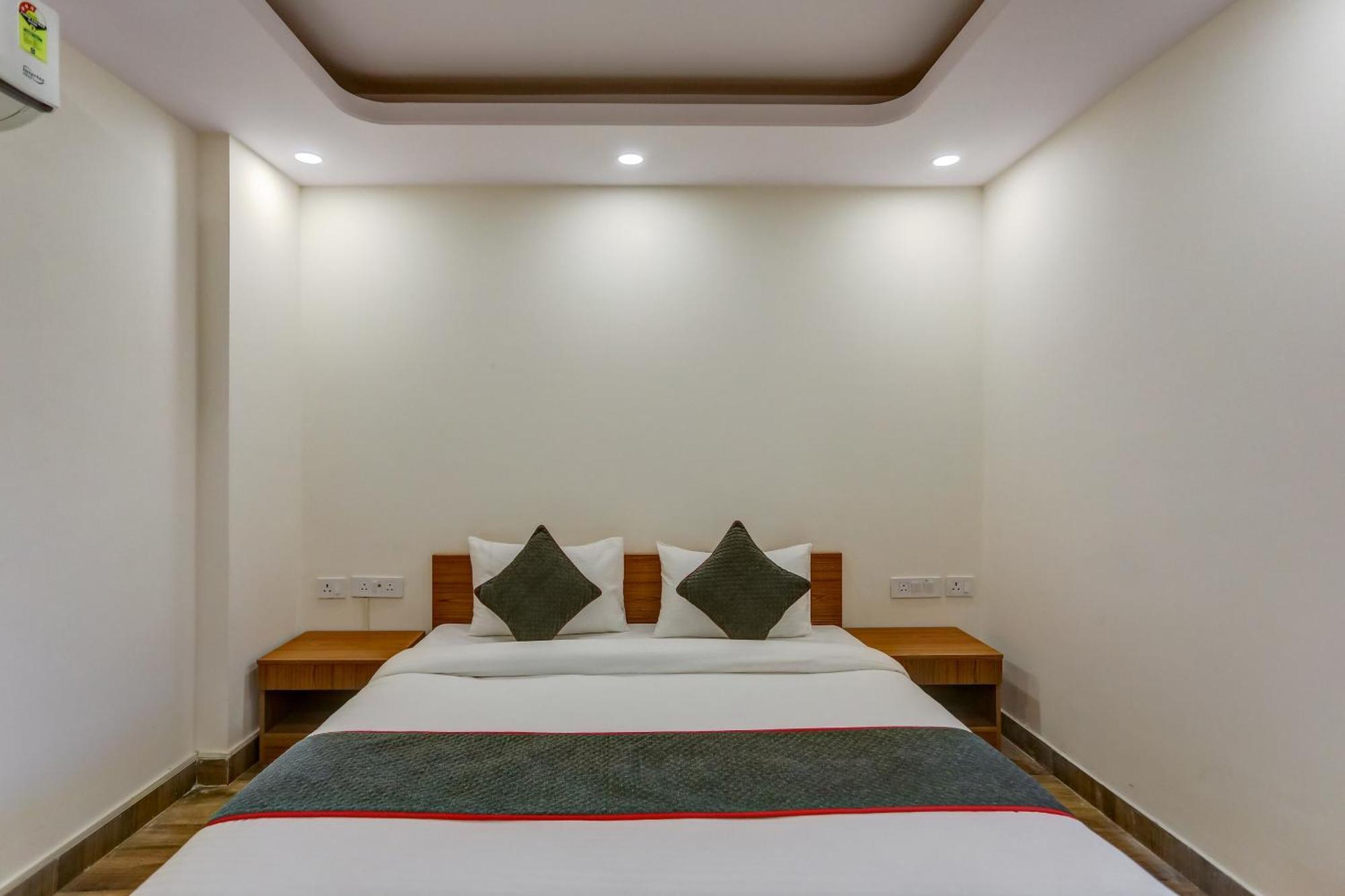 Collection O The Doors Near Appu Ghar Hotel คูร์เคาน์ ภายนอก รูปภาพ