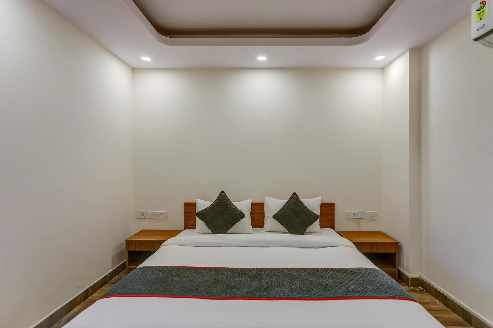 Collection O The Doors Near Appu Ghar Hotel คูร์เคาน์ ภายนอก รูปภาพ